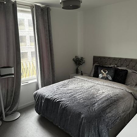 Barking Riverside Thamesmead  ภายนอก รูปภาพ